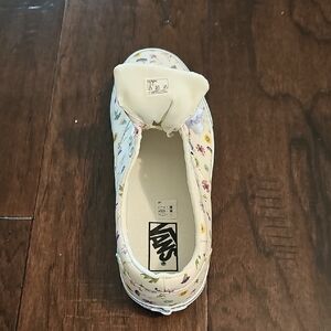 Vans Cream Sneakers with Classic Silhouette